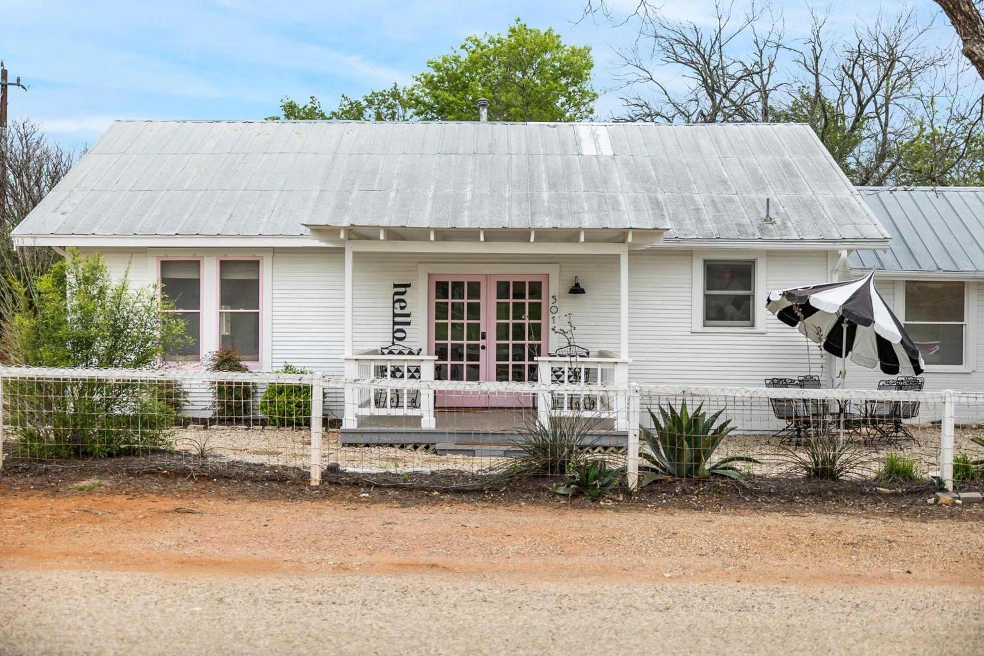 Pink Duchess - Mins To Main Hot Tub & Fire Pit Villa Fredericksburg Exterior photo